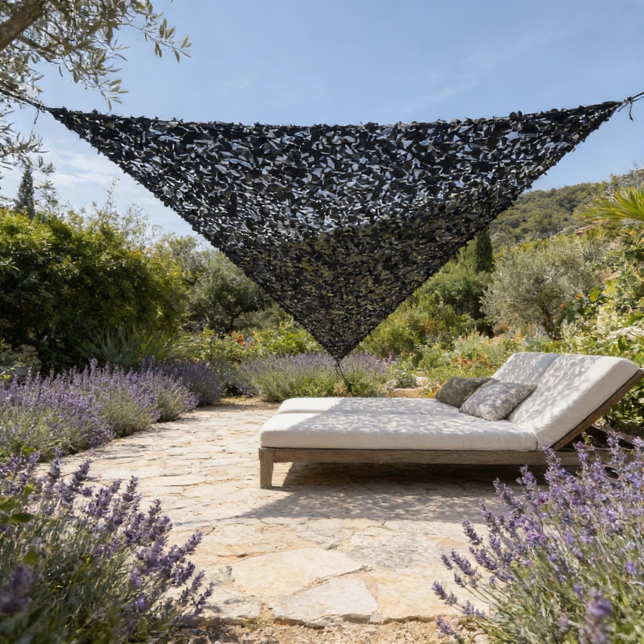 Filet de camouflage triangulaire noir